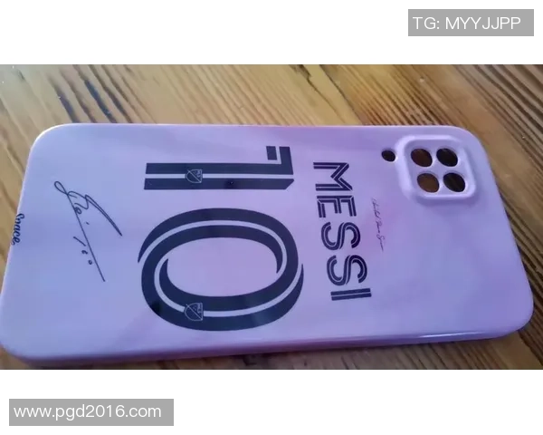 为足球明星定制的OPPO手机壳展现个性与热情的完美结合